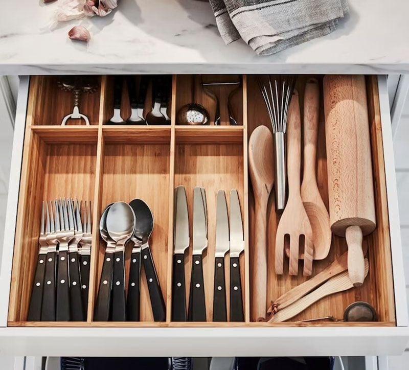 Cómo aprovechar el espacio en los cajones de la cocina